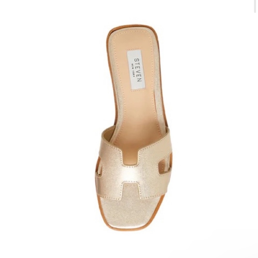 Steven New York By Steve Madden
Hadyn Slides In Gold Size 8